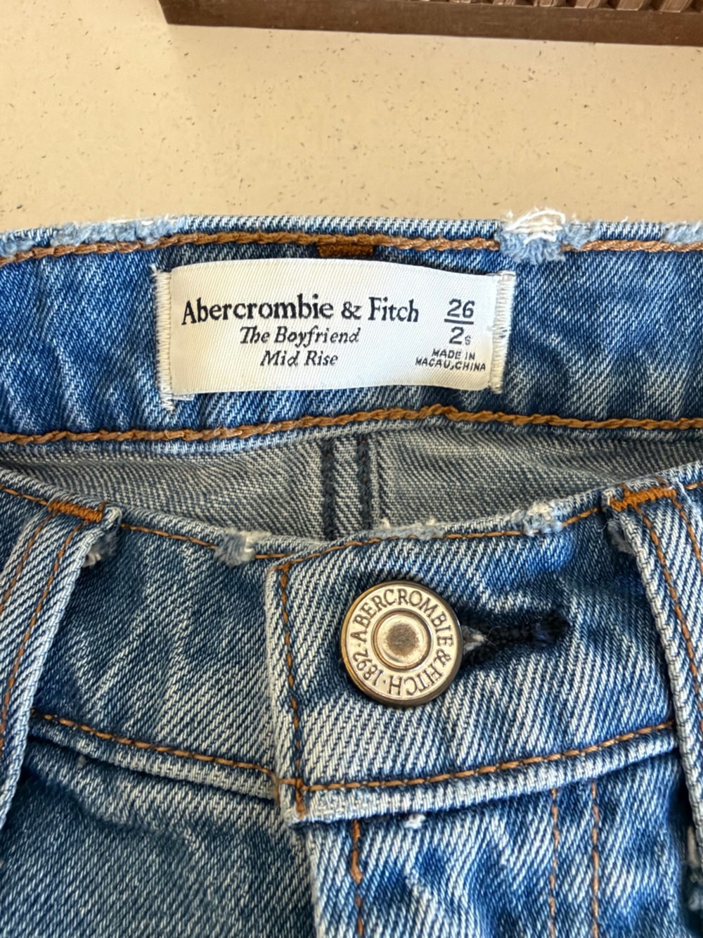 Abercrombie & Fitch - The Boyfriend Mid Rise Jeans - Picture 3 of 3